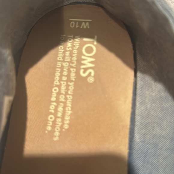 Toms Shoes - Picture 2 of 4